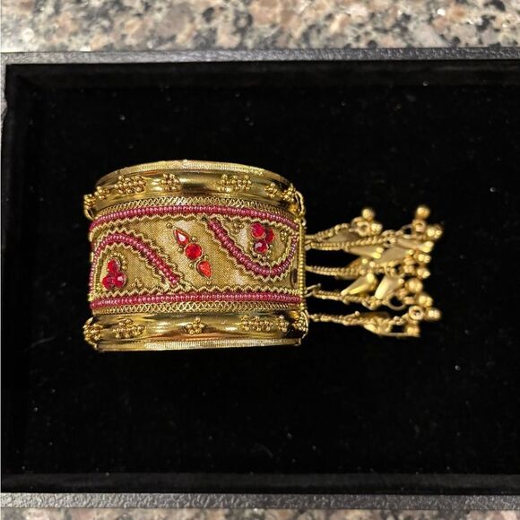 Vintage Gold Tone Mesh Hinged Clamper Bracelet Indian Bollywood - Picture 1 of 6